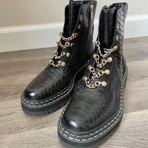 NWB Women’s Vince Camuto Popinta Combat Boot in Black Smooth Snake, Size 7.5